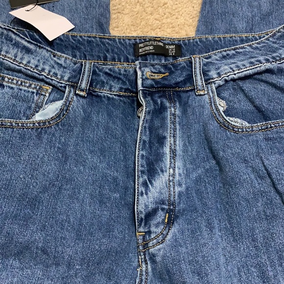 BNWT PrettyLittle Thing Boyfriend jeans. - Picture 3 of 6